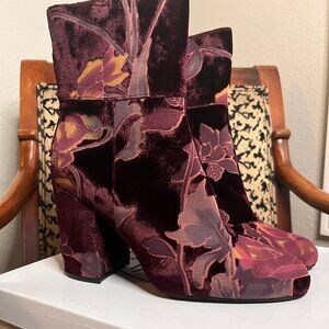 Steve Madden - "Goldie" Block Heel Burgundy Velvet Womens Size 10